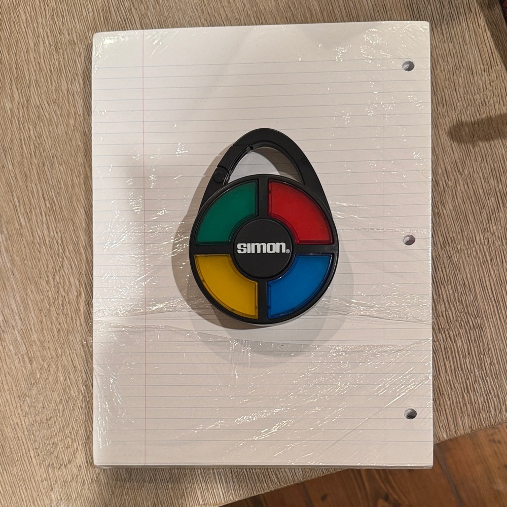 Simons Colorful Handheld Game - Picture 2 of 3